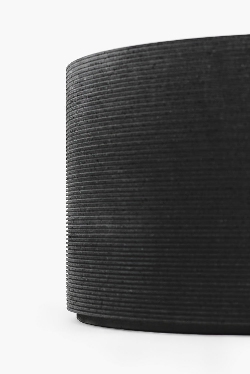 Vase Traccia – horizontal combed finish